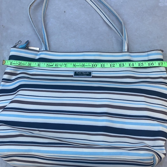 Kate Spade New Yorklined and zip shopping tote 18in in width 12in length - Picture 8 of 15